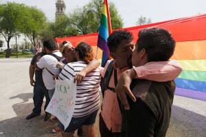Two-guys-kissing_reuters