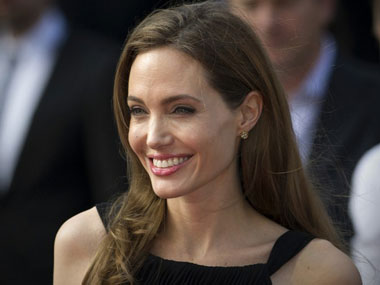 Difficulties make your stronger, mature: Angelina Jolie Difficulties make your stronger, mature: Angelina Jolie