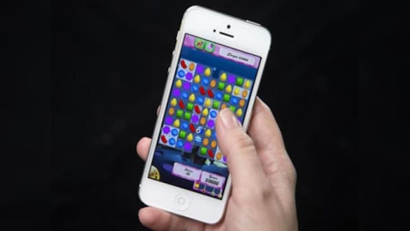 Man tears thumb tendon after playing Candy Crush non-stop for over 6 weeks