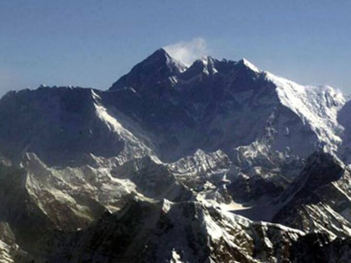 Army team on Everest mission to bring down 4,000 kg trash