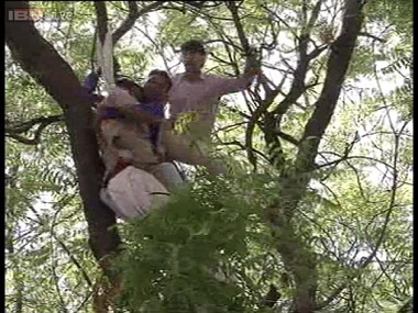 Farmer suicide: Blame games continue as Twitter jumps from #ShameOnKejriwal to #KillerKejriwal Farmer suicide: Blame games continue as Twitter jumps from #ShameOnKejriwal to #KillerKejriwal