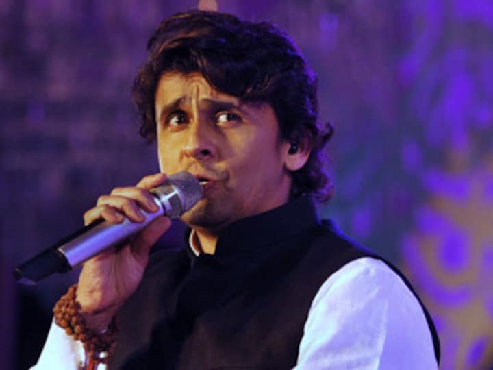 Twitterati enraged after Zee Music allegedly 'bans' singer Sonu Nigam over supporting AAP's Kumar Vishwas