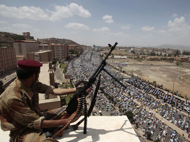 Yemen rebels storm presidential palace in Aden Yemen rebels storm presidential palace in Aden
