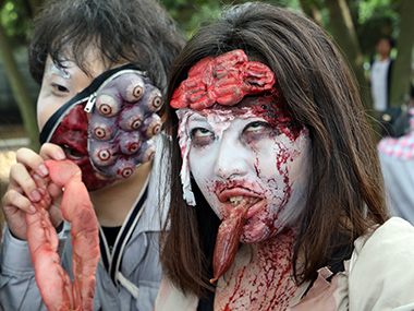 Run! Zombies invade Tokyo Park for lurch of the living dead Run! Zombies invade Tokyo Park for lurch of the living dead