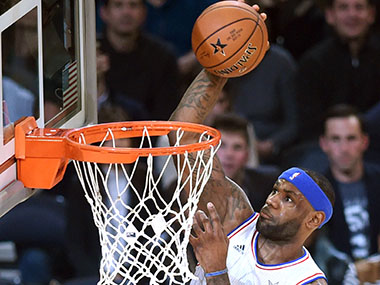 NBA: LeBron James hits buzzer beater to lift Cavs past Bulls NBA: LeBron James hits buzzer beater to lift Cavs past Bulls