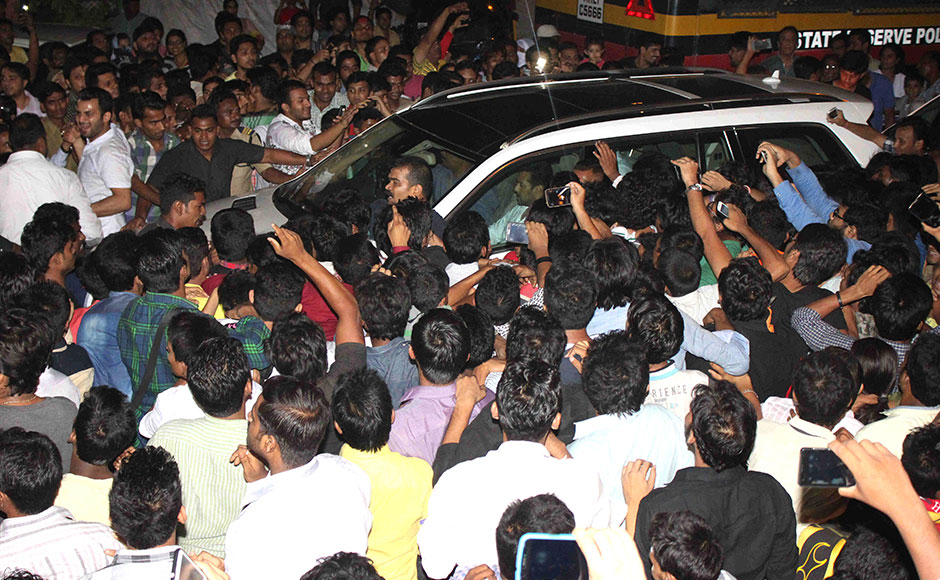 Tired looking Salman makes his way back home in Bandra amid avalanche of fans  Tired looking Salman makes his way back home in Bandra amid avalanche of fans