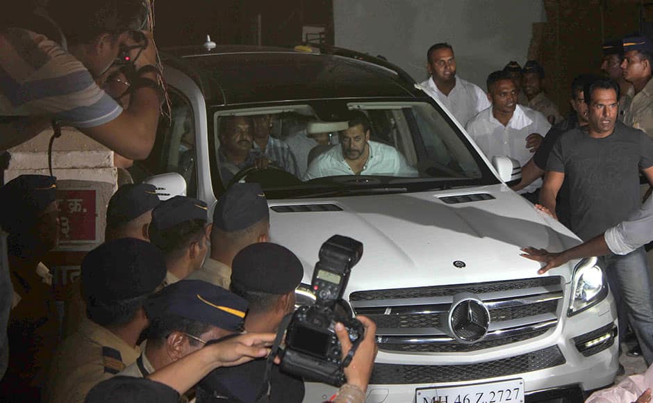Bollywood actor Salman Khan leaves Sessions Court after he was granted interim bail till May 8 by the Bombay High Court in a 2002 hit-and-run case in Mumbai, India on May 6, 2015. (Gautam Salvi/SOLARIS IMAGES)