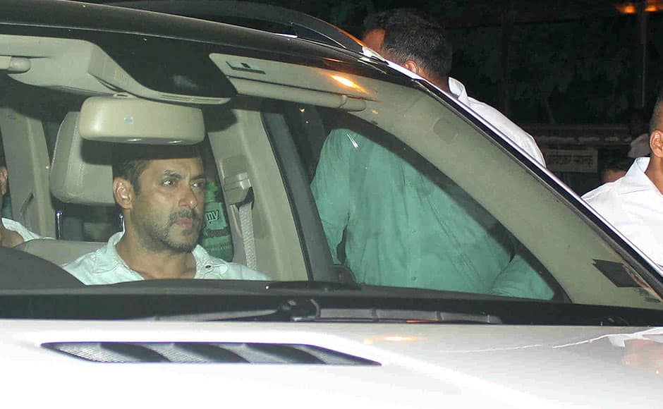Bollywood actor Salman Khan leaves Sessions Court after he was granted interim bail till May 8 by the Bombay High Court in a 2002 hit-and-run case in Mumbai, India on May 6, 2015. (Gautam Salvi/SOLARIS IMAGES)