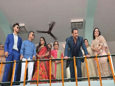 Himachal welcomes Salman Khan: Actor attends sister Arpita's reception in Mandi Himachal welcomes Salman Khan: Actor attends sister Arpita's reception in Mandi