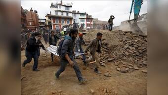 Thousands flee after landslide blocks Nepal river