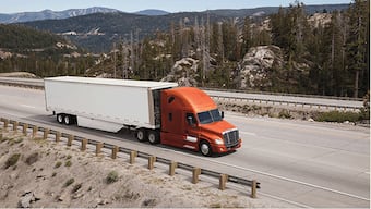 First self-driving semi-automatic truck from Daimler driven on a public road in the US 