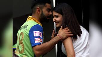 Kohli gets unofficial warning for talking to Anushka during IPL 8 match