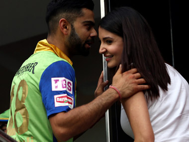 Kohli gets unofficial warning for talking to Anushka during IPL 8 match Kohli gets unofficial warning for talking to Anushka during IPL 8 match