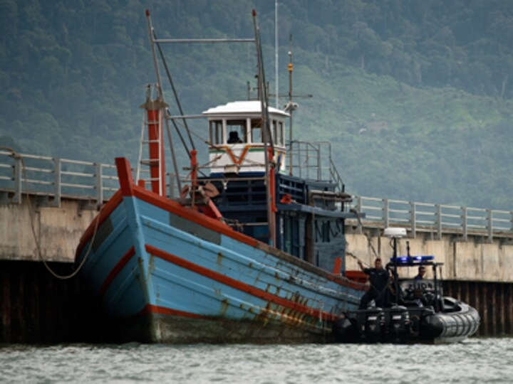 Migrants stranded at sea: Human Rights organisations call for SE Asian govts to help
