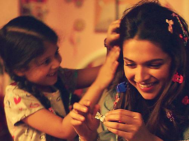 Piku review: Amitabh, Irrfan and Deepika make a film as delicious as jhaalmuri Piku review: Amitabh, Irrfan and Deepika make a film as delicious as jhaalmuri