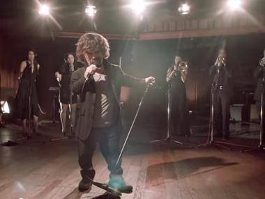 Watch: Game of Thrones star Peter Dinklage sings about the show's dead characters Watch: Game of Thrones star Peter Dinklage sings about the show's dead characters
