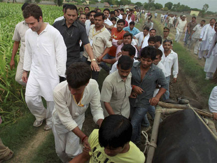 Farmer crisis: Rahul Gandhi to undertake 15-km padyatra in Telangana Farmer crisis: Rahul Gandhi to undertake 15-km padyatra in Telangana