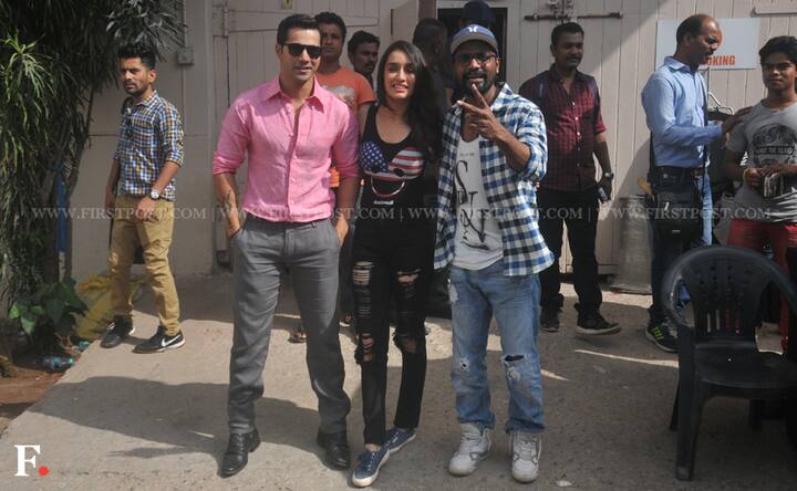ABCD 2 stars Varun Dhawan and Shraddha Kapoor bond with director Remo D'souza ABCD 2 stars Varun Dhawan and Shraddha Kapoor bond with director Remo D'souza