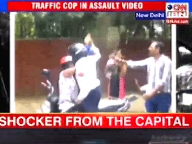 Delhi shocker! Traffic police assaults woman with a brick; arrested and dismissed