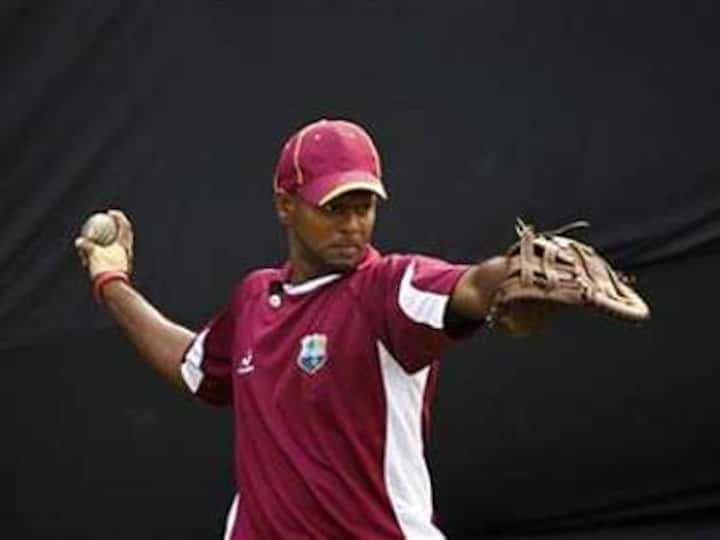 West Indies chief selector Clive Lloyd writes to Chanderpaul explaining omission