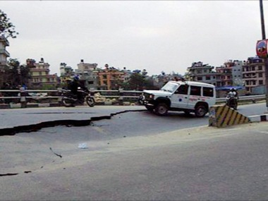 China-Nepal highway reopens after earthquake debris removed by police China-Nepal highway reopens after earthquake debris removed by police