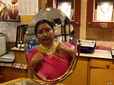 Demonetisation one month: Jewellers feel the heat of cash crunch as gold sales slump nearly 90% Demonetisation one month: Jewellers feel the heat of cash crunch as gold sales slump nearly 90%