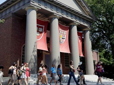 Harvard's prestigious debate team loses to New York inmates Harvard's prestigious debate team loses to New York inmates