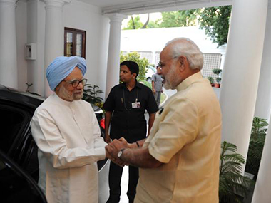 Manmohan Singh meets PM Modi, hours after slamming BJP's achche din Manmohan Singh meets PM Modi, hours after slamming BJP's achche din