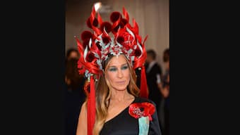 Sarah Jessica Parker's headpiece, Rihanna's cape at Met Gala 2015 win epic memes 