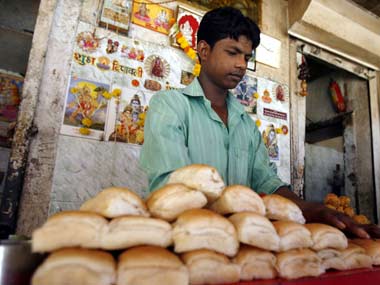 Bowing to Athawale's demand, Maha hotel owners to serve Marathi dishes in every restaurant Bowing to Athawale's demand, Maha hotel owners to serve Marathi dishes in every restaurant