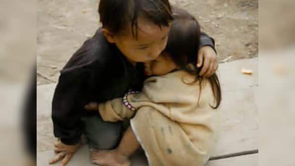 Viral photo of 'Nepal earthquake victims' turns out to be 2007 photo of Vietnam kids