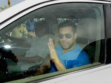 Live: HC grants interim bail to Salman Khan, complaint filed against Abhijeet Live: HC grants interim bail to Salman Khan, complaint filed against Abhijeet