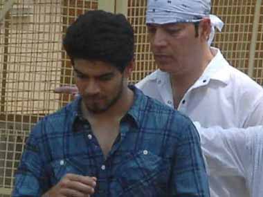 Jiah Khan's death case: CBI raids residences of Sooraj and Aditya Pancholi Jiah Khan's death case: CBI raids residences of Sooraj and Aditya Pancholi