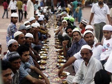 Hindu outfits stage protests against Udupi Krishna Mutt's Iftar gettogether Hindu outfits stage protests against Udupi Krishna Mutt's Iftar gettogether