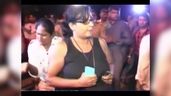 Woman booked for drunk driving abuses cops, locks herself inside car in Mumbai