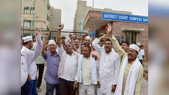 By defending Jitender Tomar, AAP and Kejriwal are unnecessarily risking too much
