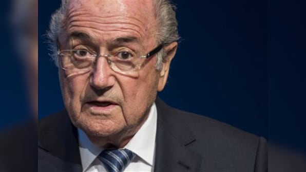Blatter could stay FIFA president beyond February, Platini clarifies alleged 'disloyal payment'