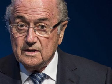Blatter could stay FIFA president beyond February, Platini clarifies alleged 'disloyal payment'