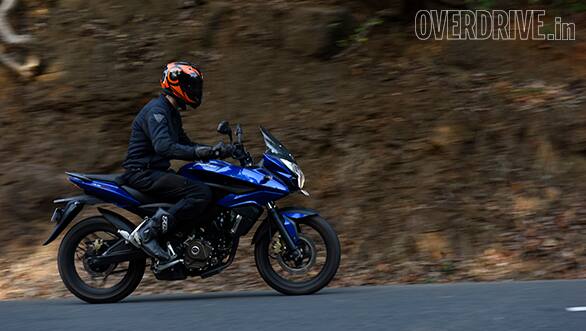 bajaj pulsar as 200 mileage
