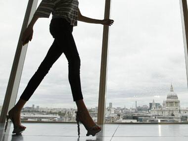 Woman lands in hospital with swollen legs; skinny jeans pose health risk, say doctors