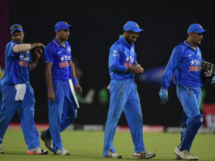 India backing too many quick bowlers who haven't been bowling well: Dhoni