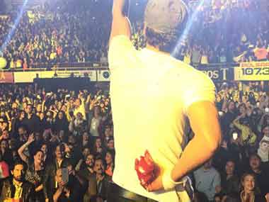 Enrique Iglesias undergoes hand surgery after drone mishap at concert Enrique Iglesias undergoes hand surgery after drone mishap at concert