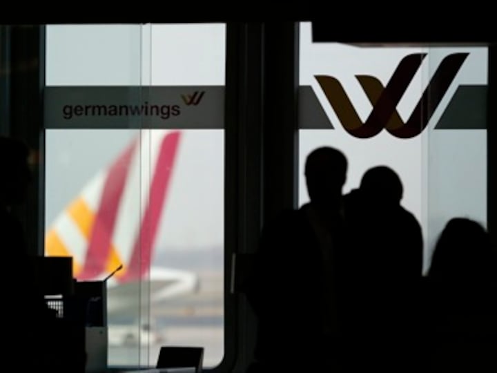 Germanwings crash: Families of crash victims meet investigators