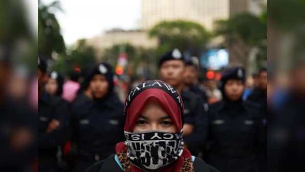 Group of women kick, punch Muslim mom in UK for wearing hijab