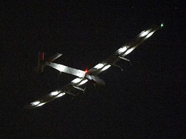 Solar Impulse waits out weather before take-off for Hawaii Solar Impulse waits out weather before take-off for Hawaii