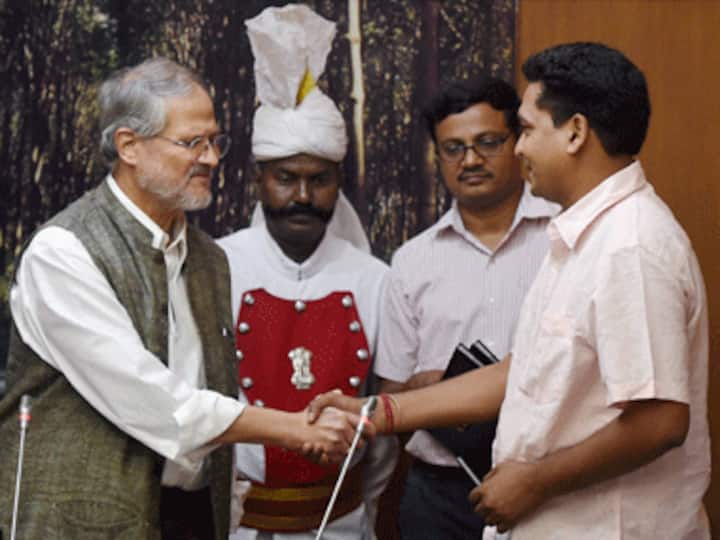 AAP MLA Kapil Mishra sworn-in as Delhi law minister