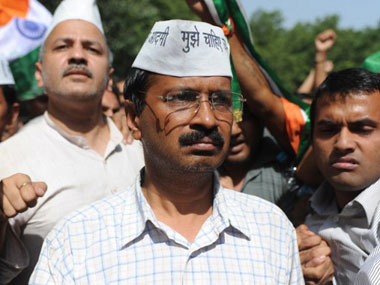 Amid bitter spat, Delhi CM Arvind Kejriwal meets L-G Jung Amid bitter spat, Delhi CM Arvind Kejriwal meets L-G Jung