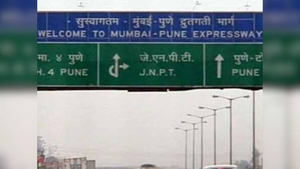 Mumbai-Pune Expressway: Four dead, four injured in road accident, traffic towards Mumbai affected