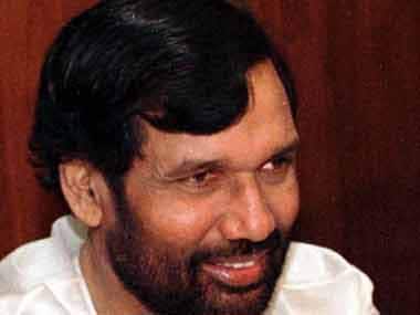 Ram Vilas Paswan hits out at Nitish, Lalu for disrespecting Jayprakash Narayan