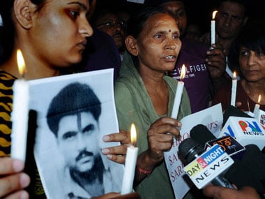 Sarabjits biopic should highlight plight of prisoners in Pak: sister Dalbir Kaur